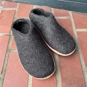 Black Wool Felt Women's Slip-On Slippers